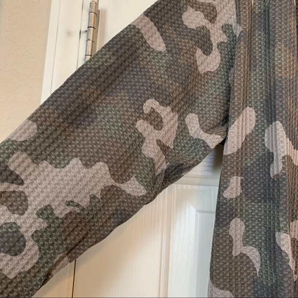 NEW PLUS Size Camo Waffle Knit Cardigan - Picture 5 of 8